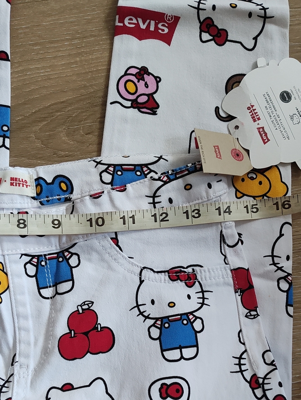 Levi's Hello Kitty Patterned Jeans - Picture 5 of 5